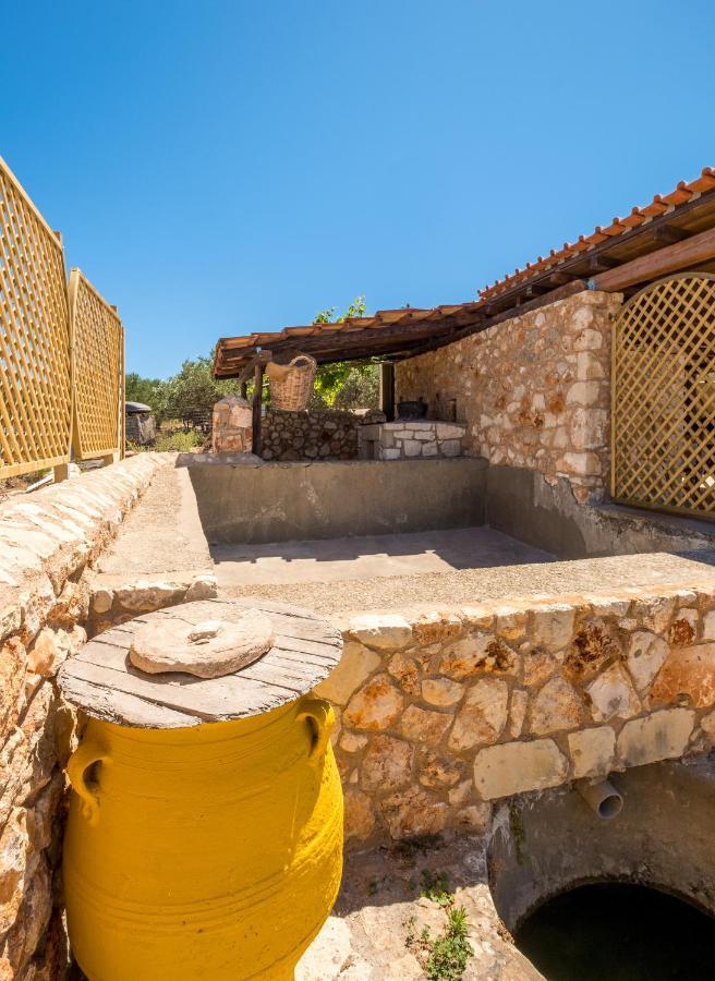 Villa George Kambánion المظهر الخارجي الصورة