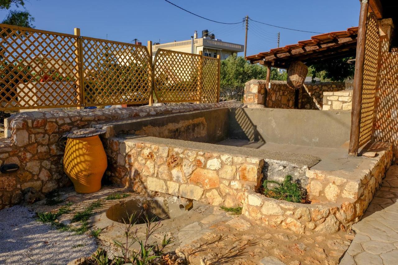 Villa George Kambánion المظهر الخارجي الصورة